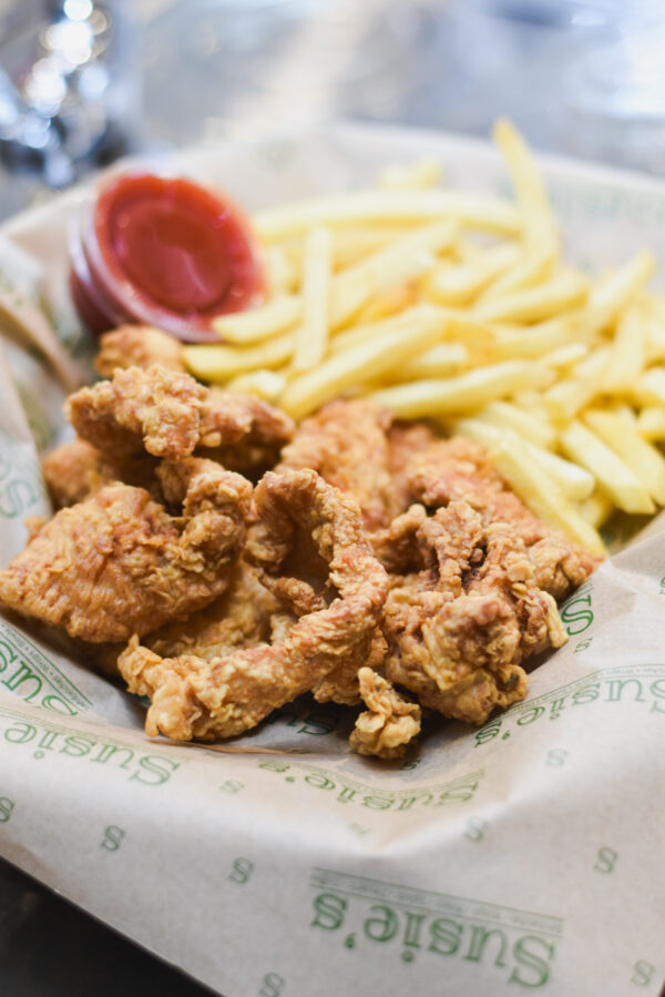 Chicken Nuggets Basket w/ Fries